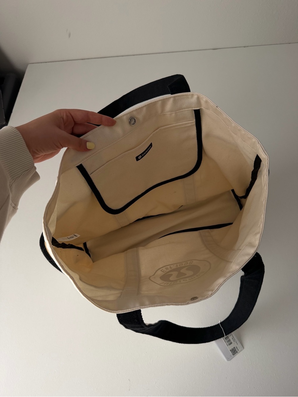 NWT Lululemon Daily Multi Pocket Tote Canvas - Picture 5 of 9